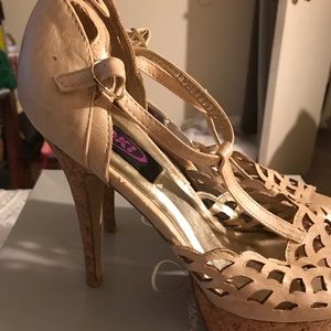 Bone peep toe heel size 11